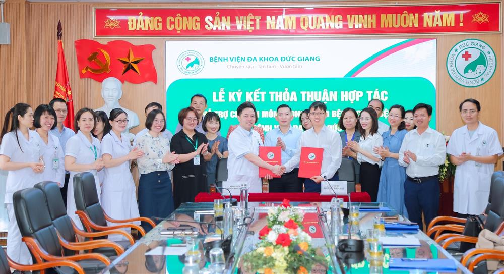 BVĐK Đức Giang ký kết chương trình hỗ trợ toàn diện cho Trạm Y tế phường Phúc Lợi